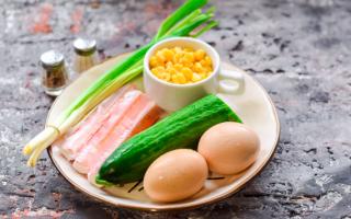 Mayonezsiz yengeç çubuklu diyet salatası Yengeç çubuklu fitness salatası tarifi
